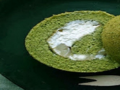 Roll Cake de té verde relleno de crema con castañas
